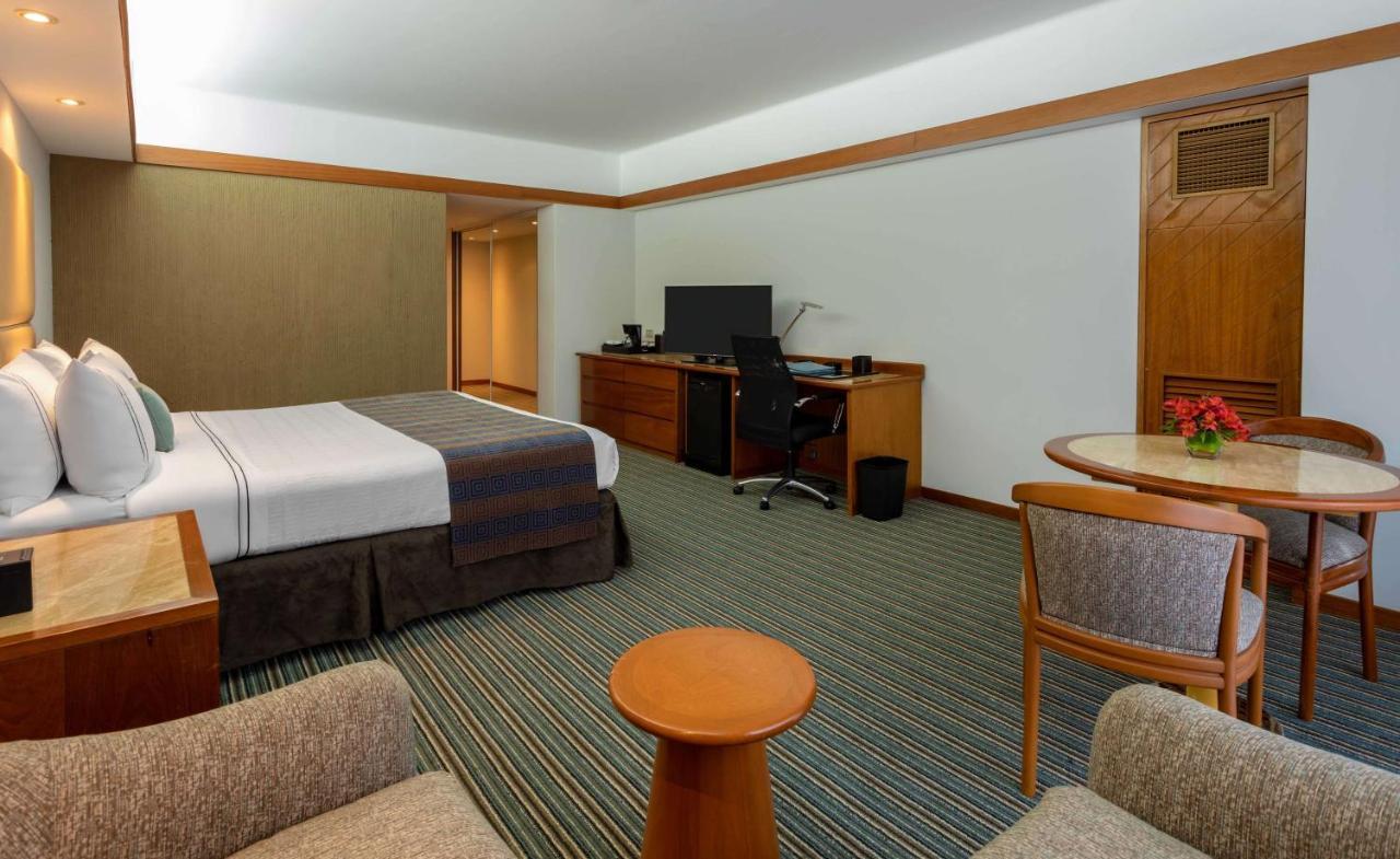 Sonesta Hotel El Olivar ليما المظهر الخارجي الصورة A room at the hotel