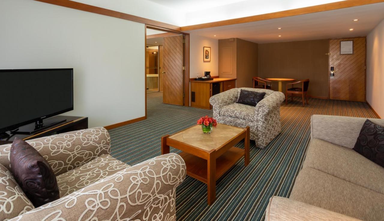 Sonesta Hotel El Olivar ليما المظهر الخارجي الصورة A suite at the hotel