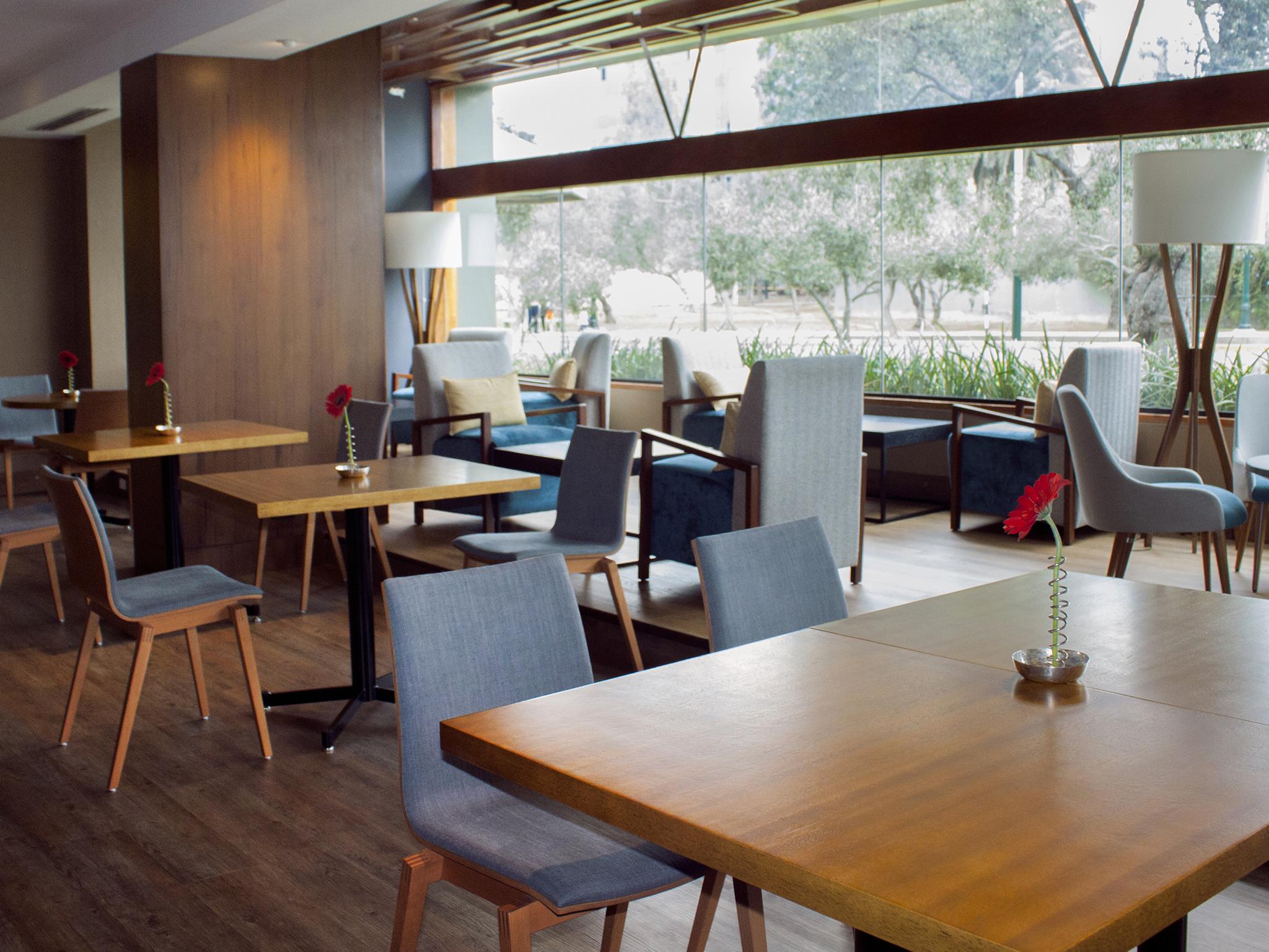 Sonesta Hotel El Olivar ليما المظهر الخارجي الصورة The lounge at the airport
